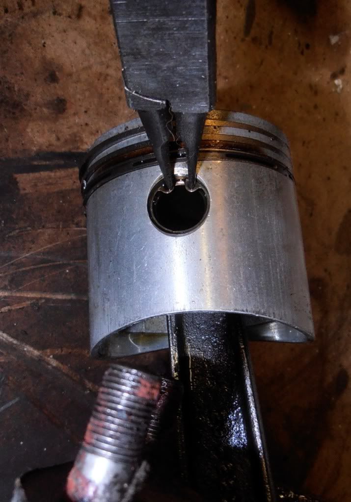 Chapter 6 Remove and check piston